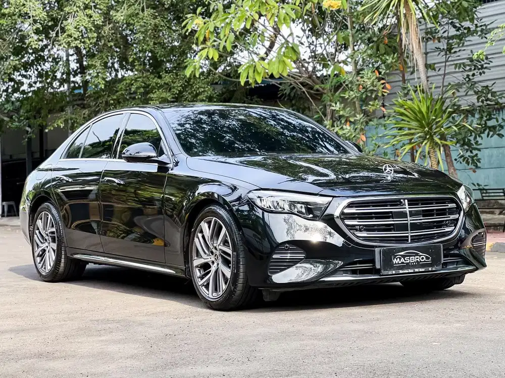 Mercedes Benz E200 EQ Boost 2024 10rb Miles tangan pertama like new