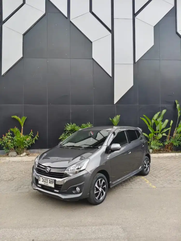 Dp 10 juta!! Ayla R dlx 1200 cc manual 2019 km 60 ribu