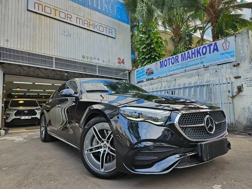 10 rb km E300 AMG Line EQ Boost MBUX 2025 nik 2024 hitam E 300 W214