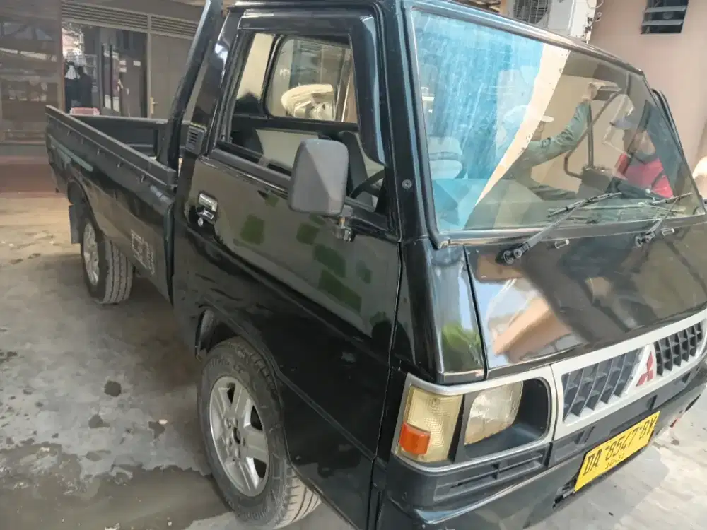 Mitsubishi l300 (4x2) solar
