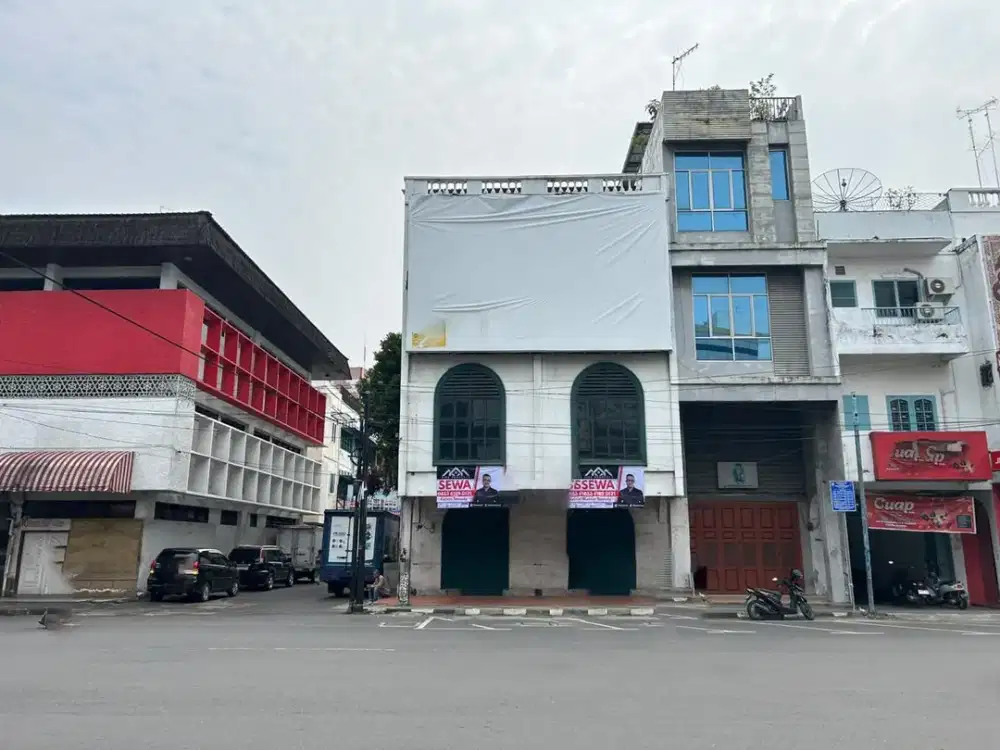 Ruko Gandeng dan Hook di Jalan Pemuda