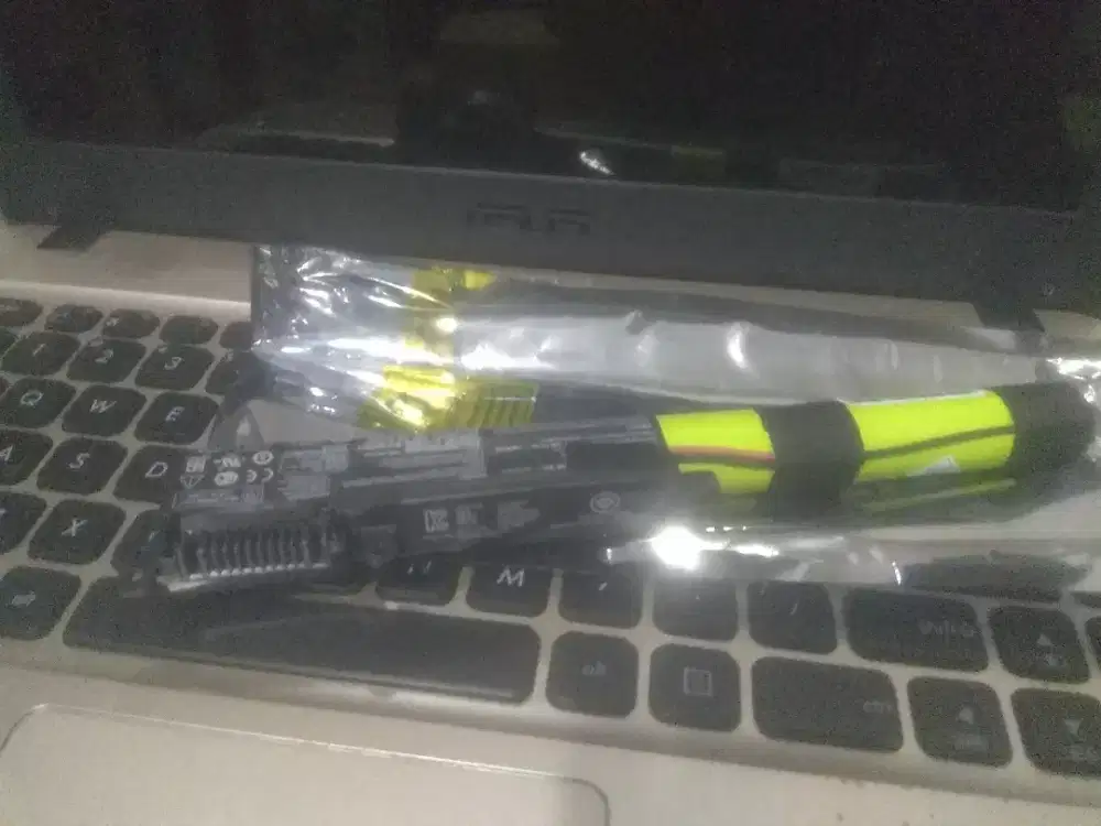Baterai laptop Asus x441 baru