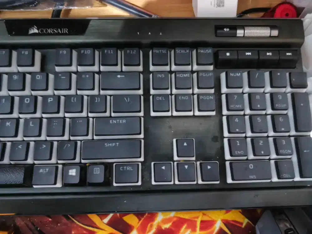 Gaming Keyboard Corsair K95 RGB Platinum, Jarang Pakai