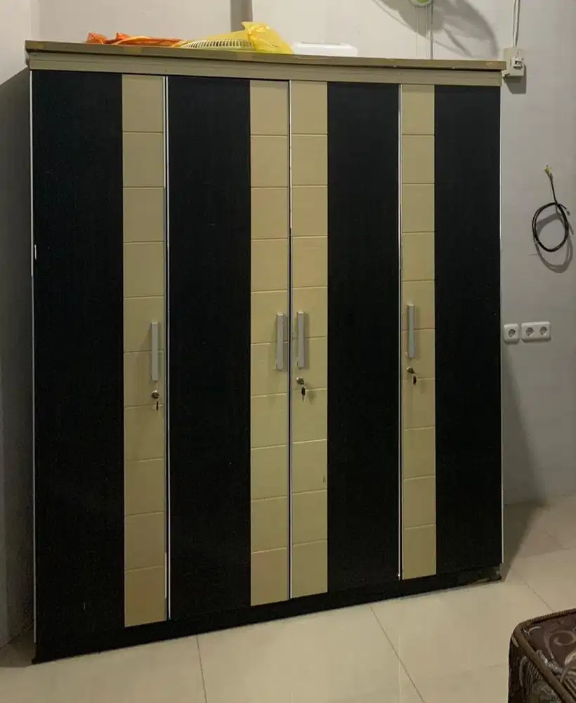 Lemari bekas kos kosan