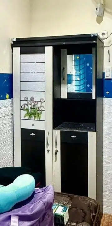 Lemari bekas kos kosan