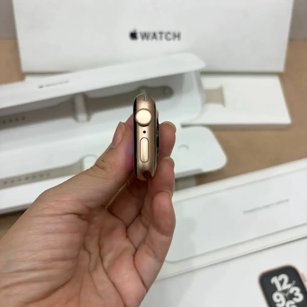 Apple Watch SE Gen 1 40mm warna Gold Fullset