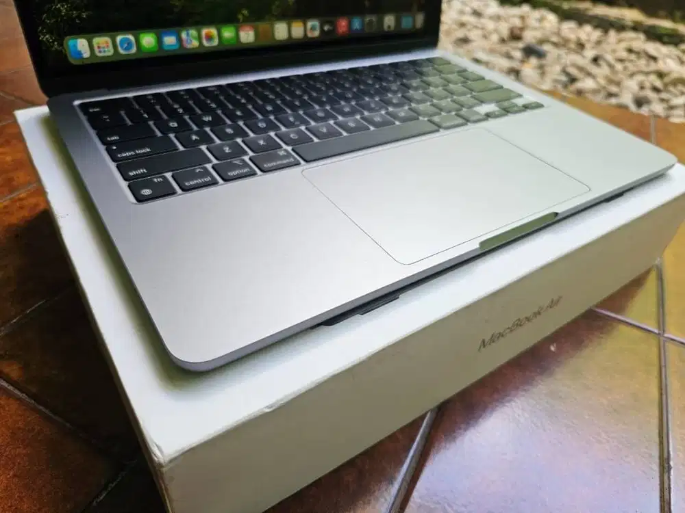 Cari MacBook Air M Series Second