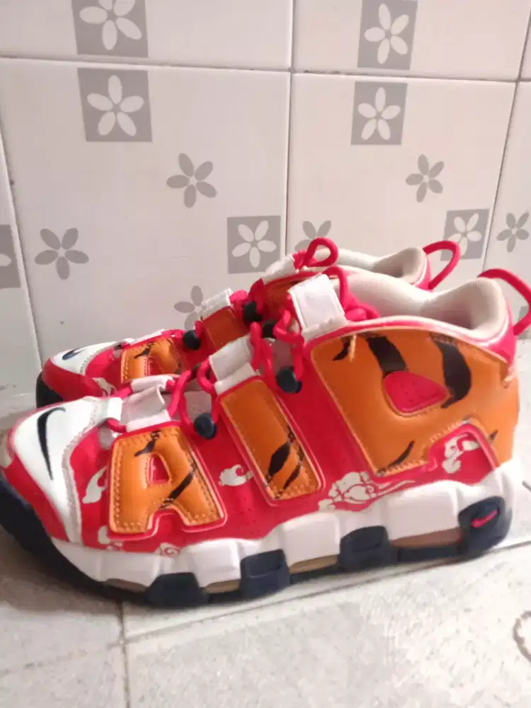 Jual B. U Sepatu keren kualitas premium like new
