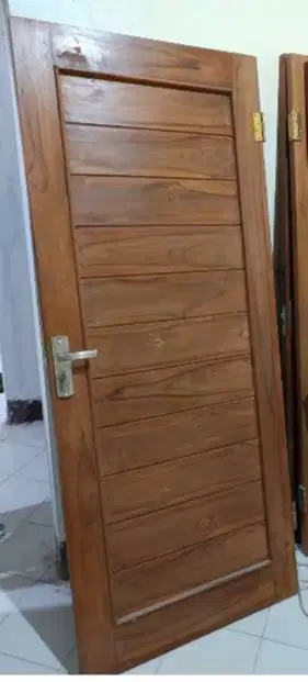 Borongan 4pcs pintu + 7pcs jendela kondisi bekas 90% Rp 2.700K(nego)