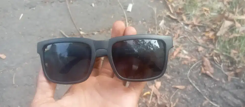 Kacamata hitam Gaul