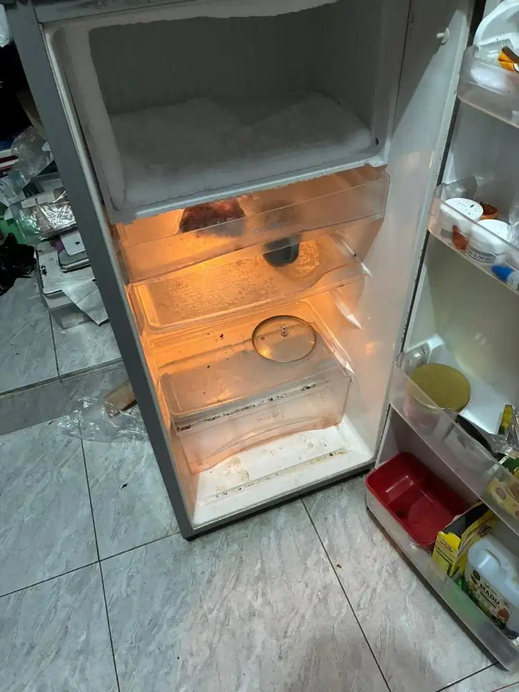 Kulkas toshiba baca deskripsi