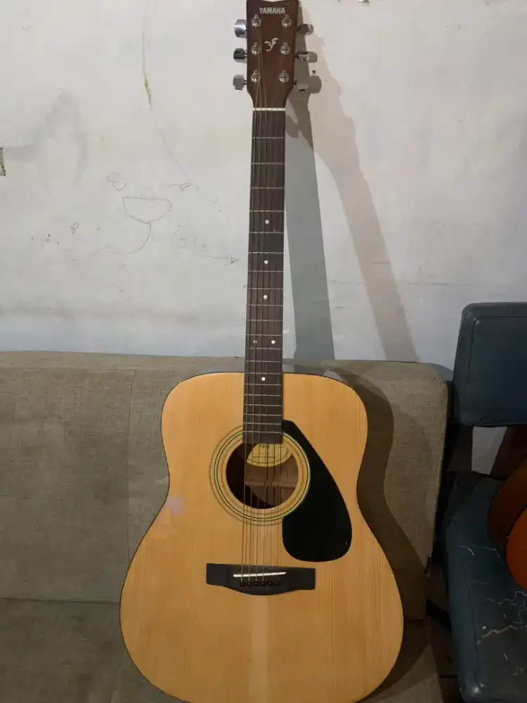 Gitar akustik YAMAHA F310