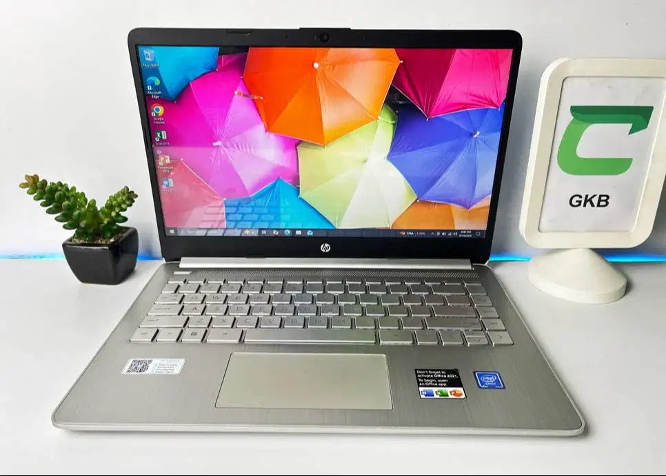 Laptop HP 14s mulus bekas pemakaian cewek bosi slim dan keyboard menya