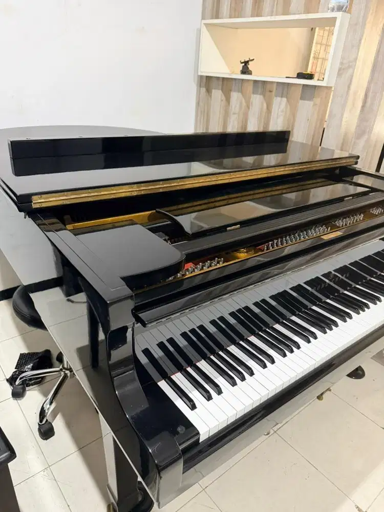 Baby Grand Piano Young Chang