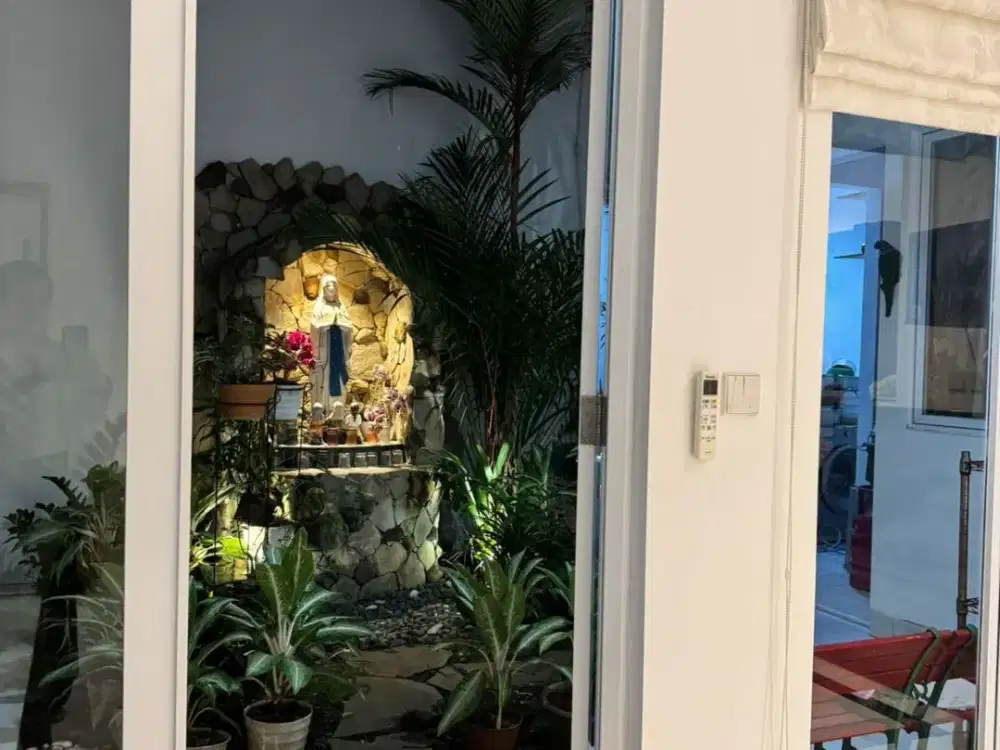 Rumah Mewah River Garden JGC – LT 180 m², LB 250 m², 4+2 KT, 3+2 KM, SHM, 3,9 M
