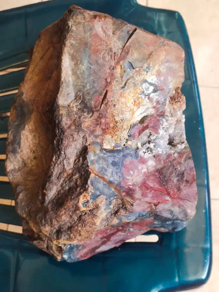 jual batu bongkahan panca warna semburat kristal emas, 30kg an, BU