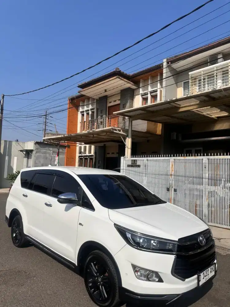 Innova venturer matic bensin
