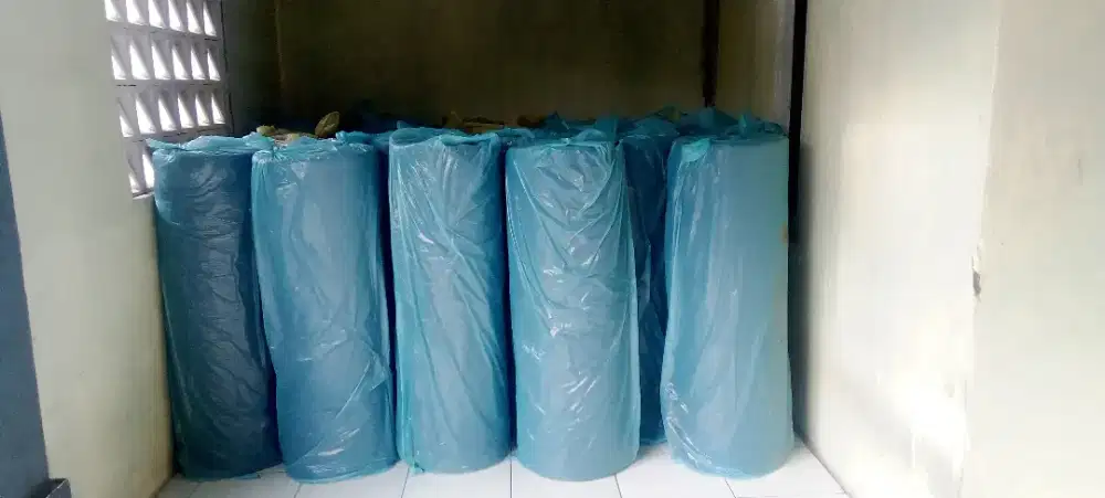 Bubble wrap warna hitam ukuran 2.5 kg sama ukuran 3kg