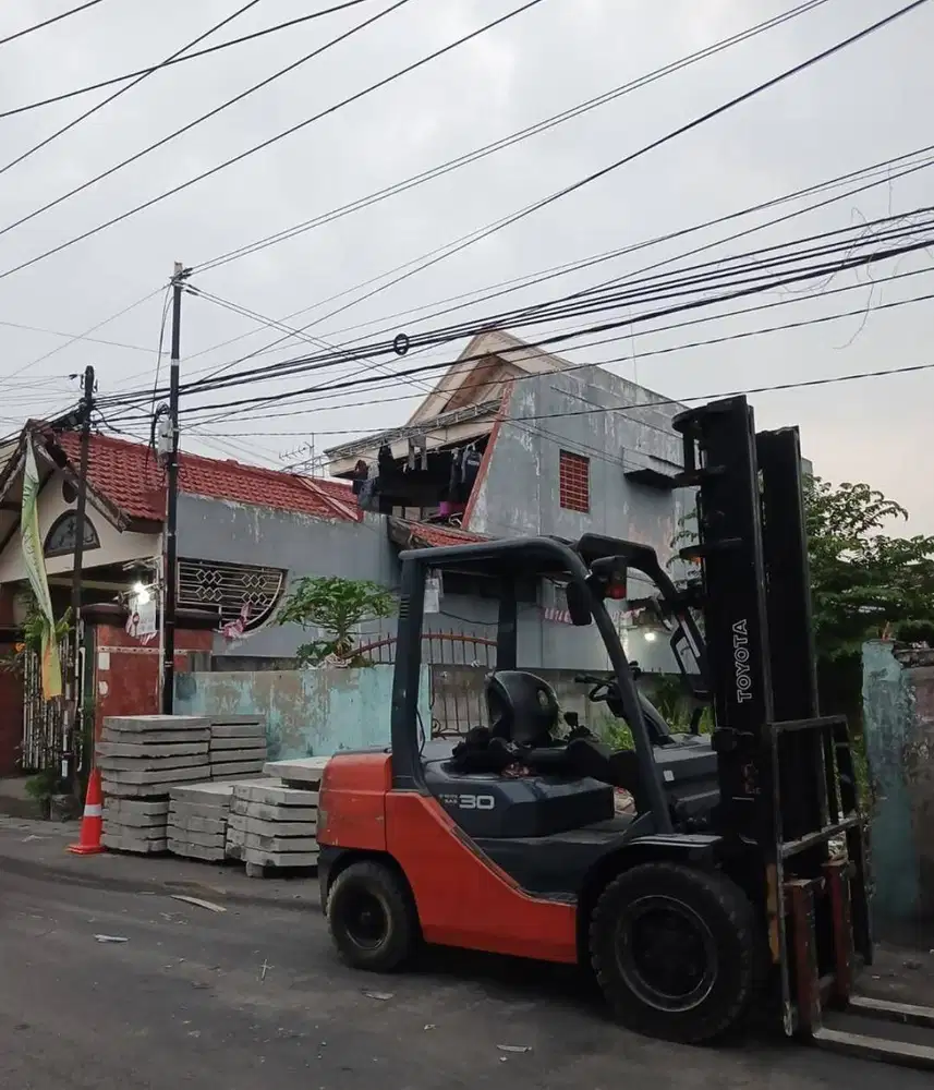 Forklift Bekas Toyota 8FD30  Lift 4 Meter Manual Transmisi