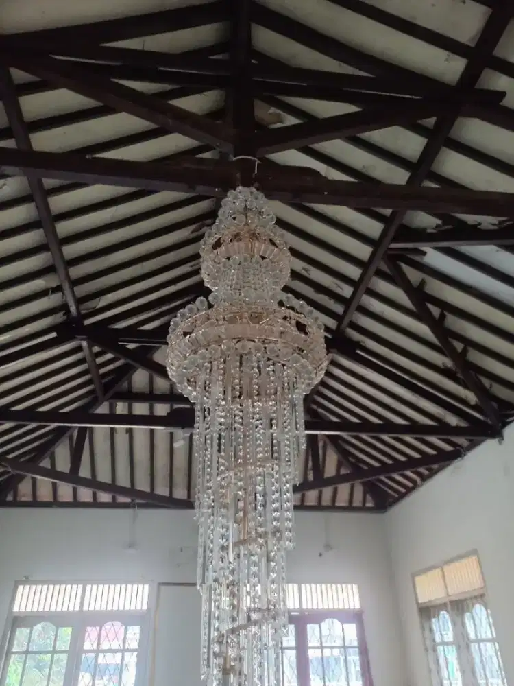chandelier mainhall