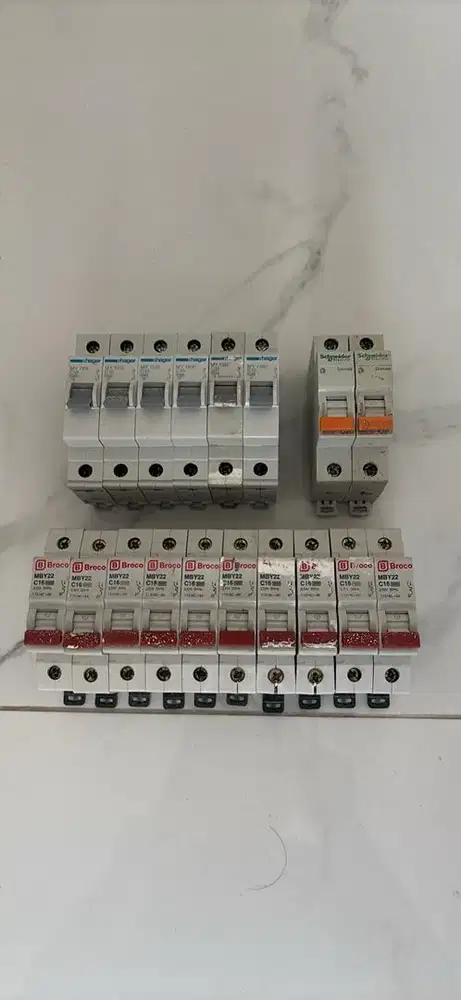 Di jual cepat total ada 18 mcb