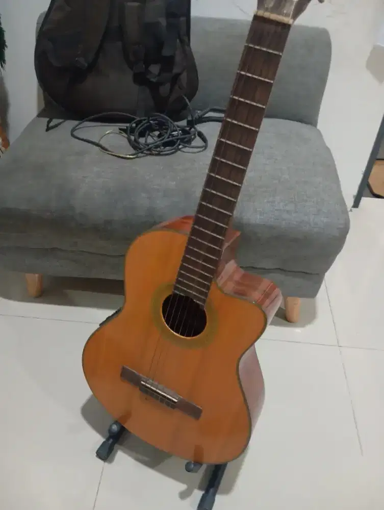 Cort Fishman Classic 4, Gitar akustik, tas gitar, stand, capo, dll