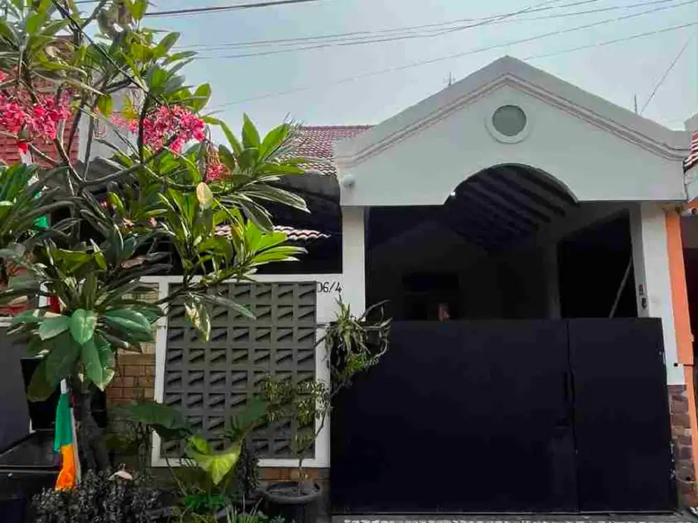 Dijual Rumah Terawat Depan Taman LT 108/tingkat harga 1.650 M,nego cepat depan Mall GGP Villa Galaxy Bekasi Selatan