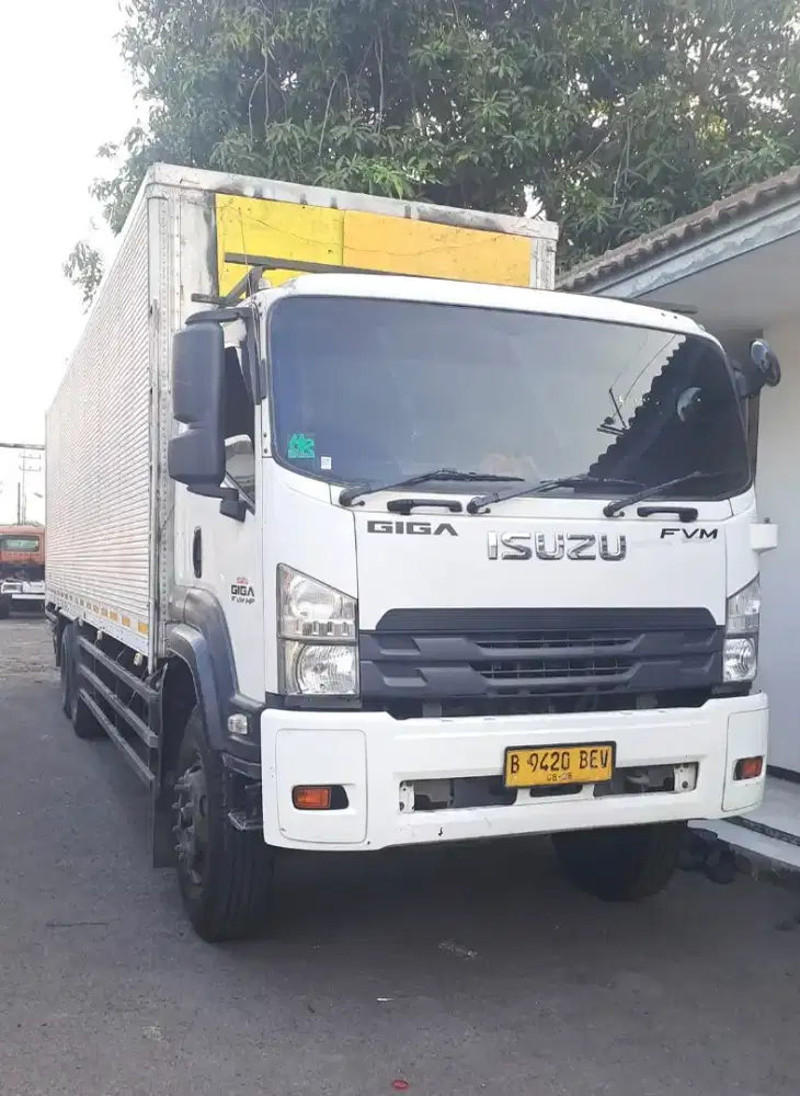 MURAH Isuzu giga tronton FVM 6x2 box pendingin tanpa AC 2023