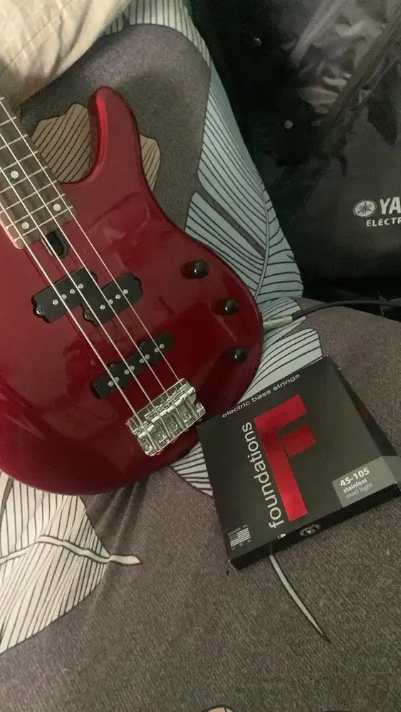 Bass Yamaha TRBX 174 & Ampli Cort CM 20B