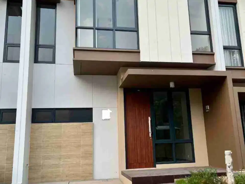 Rumah siap huni cluster terdepan Legenda Wisata di jual.
