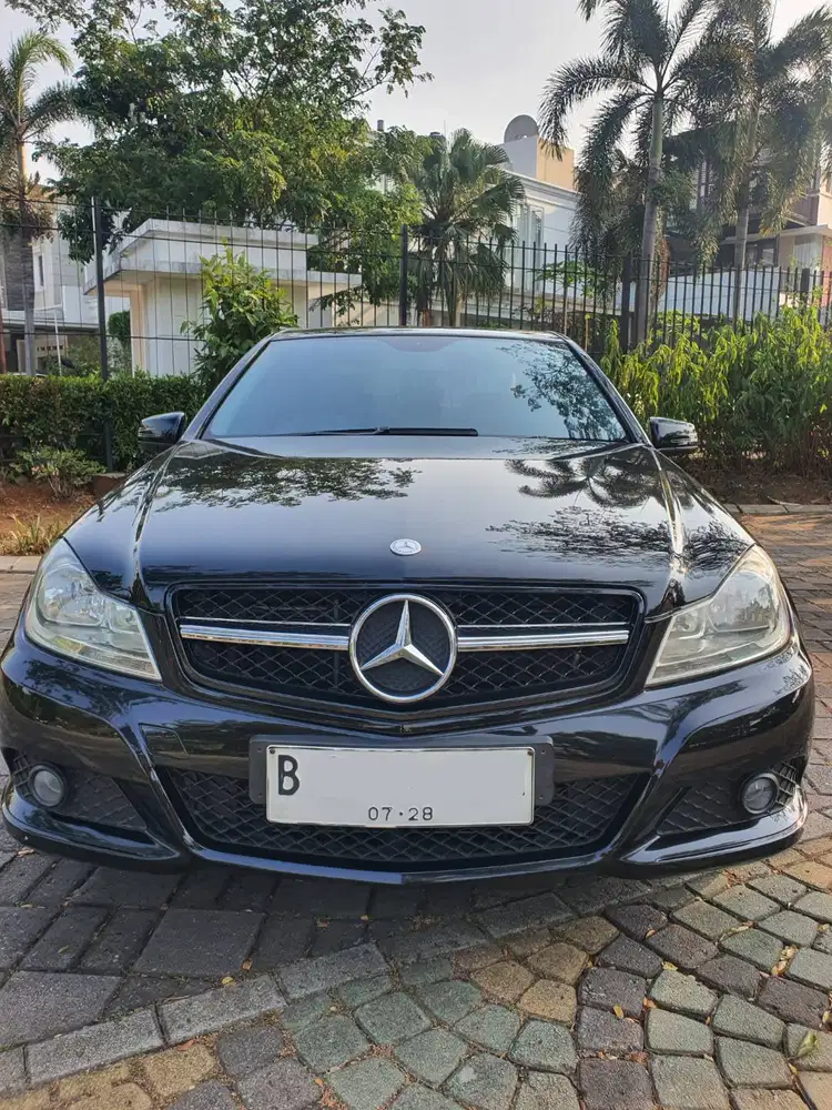 MERCEDES BENZ C200 CGI W204 CLASSIC 2012