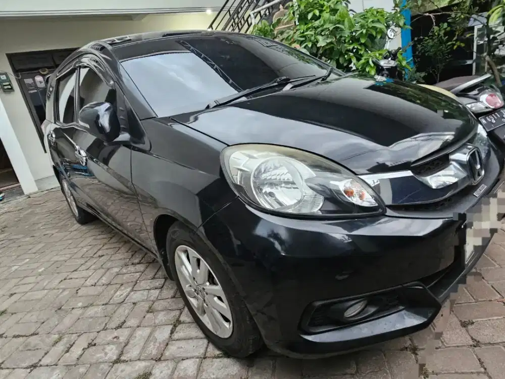 Mobilio 1.5 E MT CKD Hitam