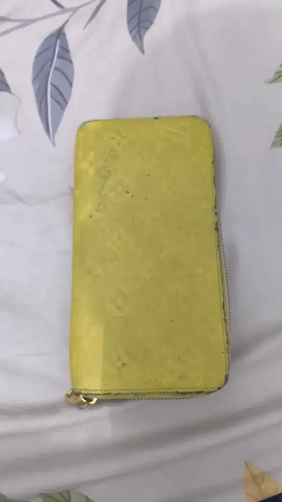 Dompet LV kuning