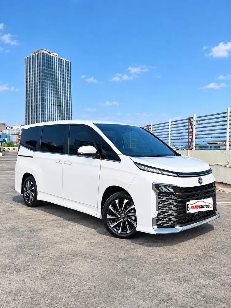 Toyota Voxy 2.0 2023 Automatic Putih Metalik