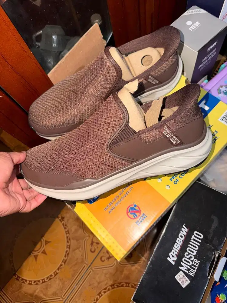 Sepatu Skechers UK 43
