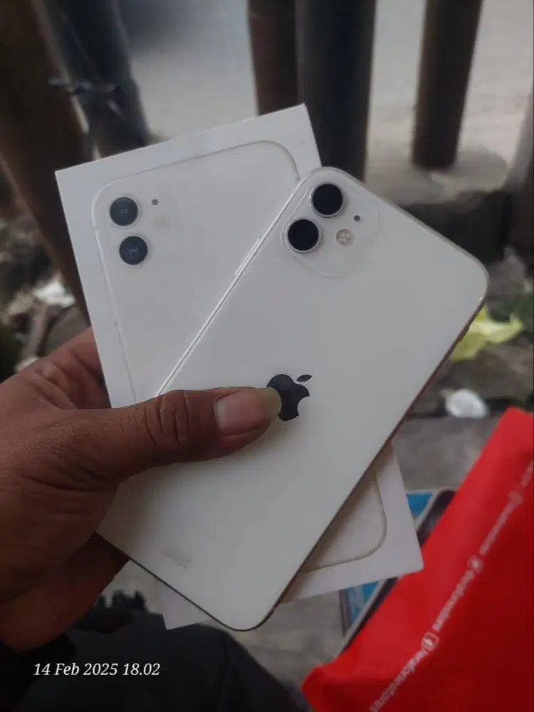 Dicari iPhone Samsung Second Kondisi Mulus Siap Cash