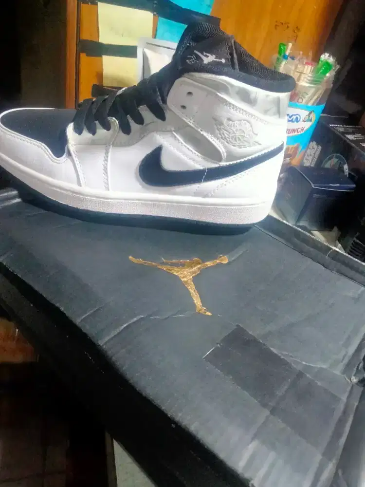 Sepatu anak nike