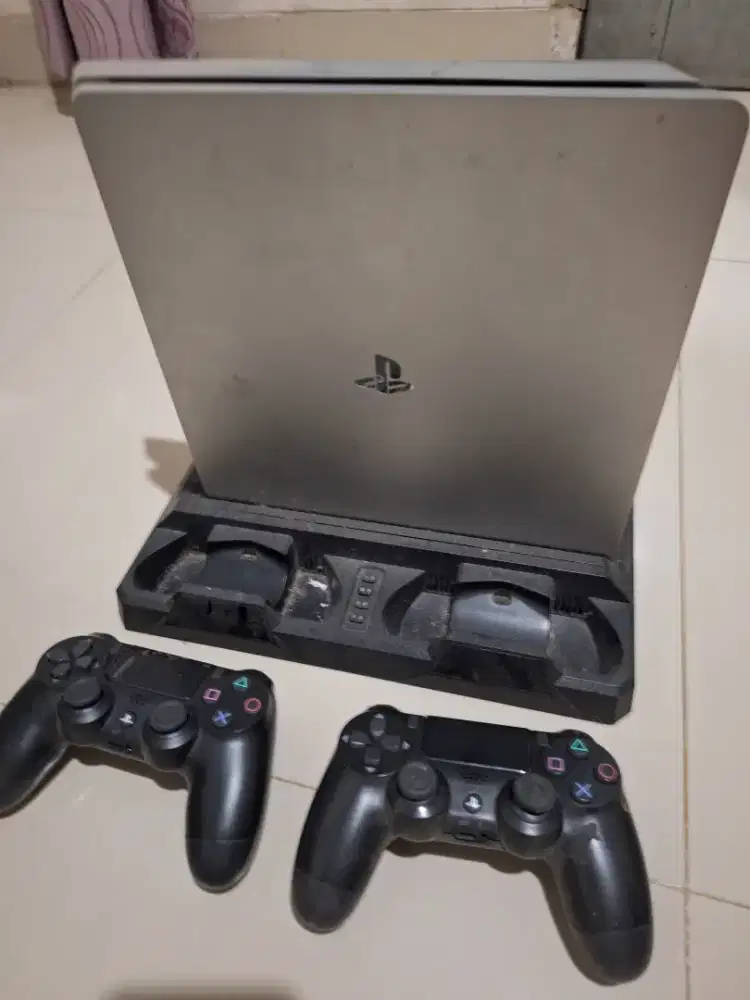 For sale PS 4 500gb (sudah hen)