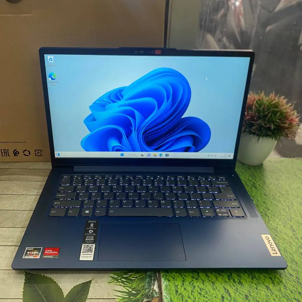 New Lenovo IdeaPad Slim 3 Ryzen 7-5825U 16GB 512GB 14 IPS Windows 11