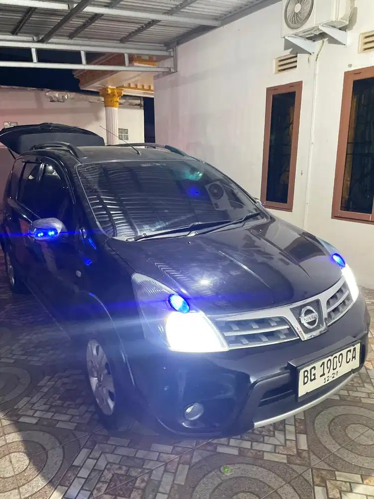 Mobil Livina 2010