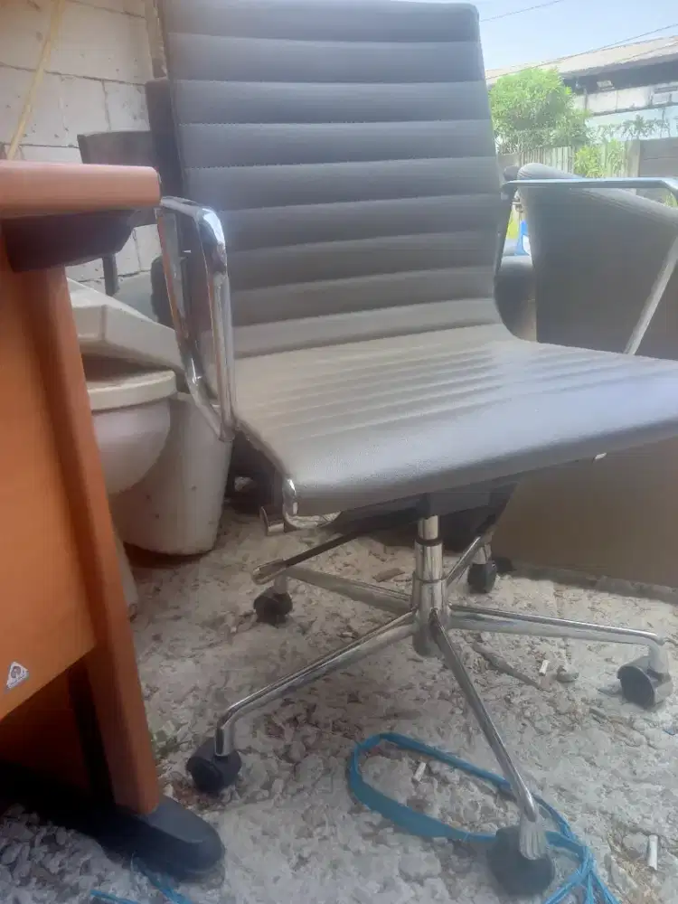 meja dan korsi kantor