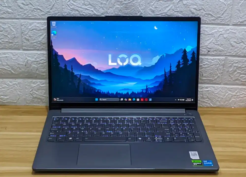 Type Laptop Lenovo LOQ 15IAX9E Esensial
