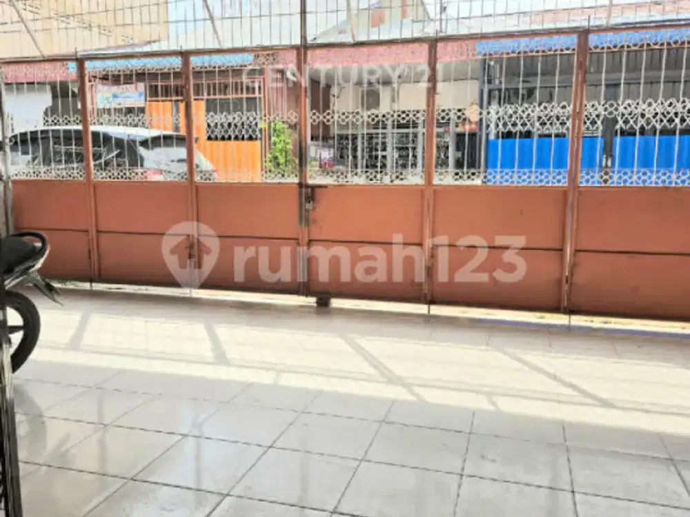 Rumah Luas , Siap Huni Daerah Ramai Kota Wisata Singkawang