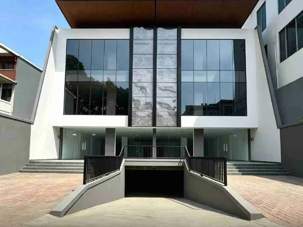 Dijual Gedung Baru LT 600, 4 Lantai harga 21 M nego Jakarta Timur