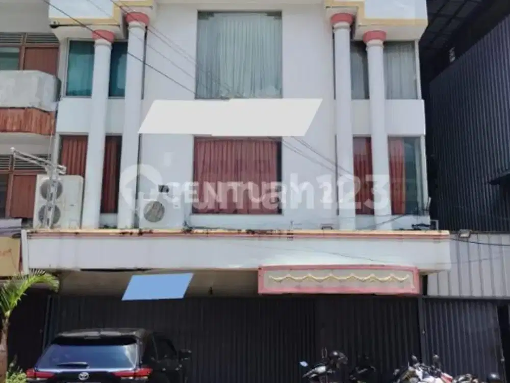 Ruko 3 Lantai Nusa Indah 3 Bekas Italian Steak