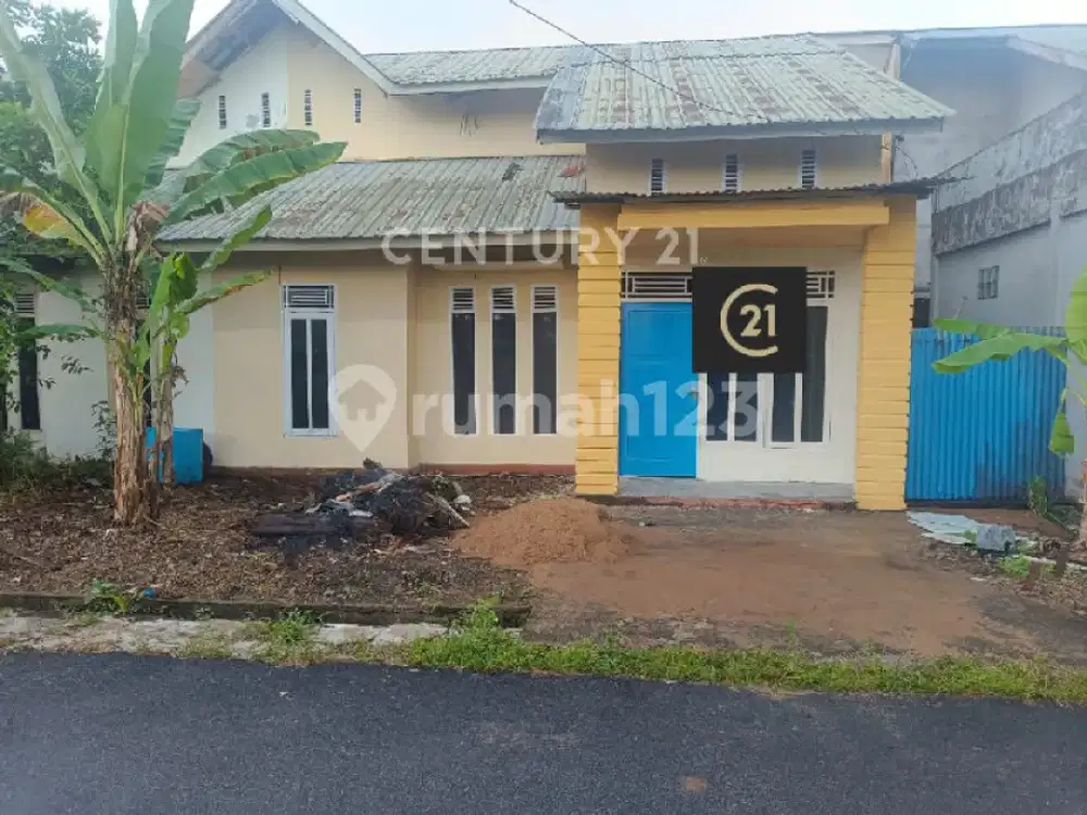 Rumah Stategis Dekat Pusat Kota dan Halaman Luas