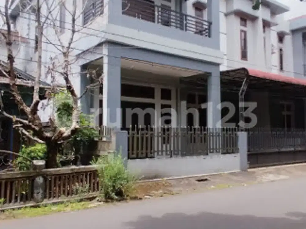 Rumah 3 Kamar Lok Tengah Kota Jl. Paris 2 Siap Huni Rapi Bersih