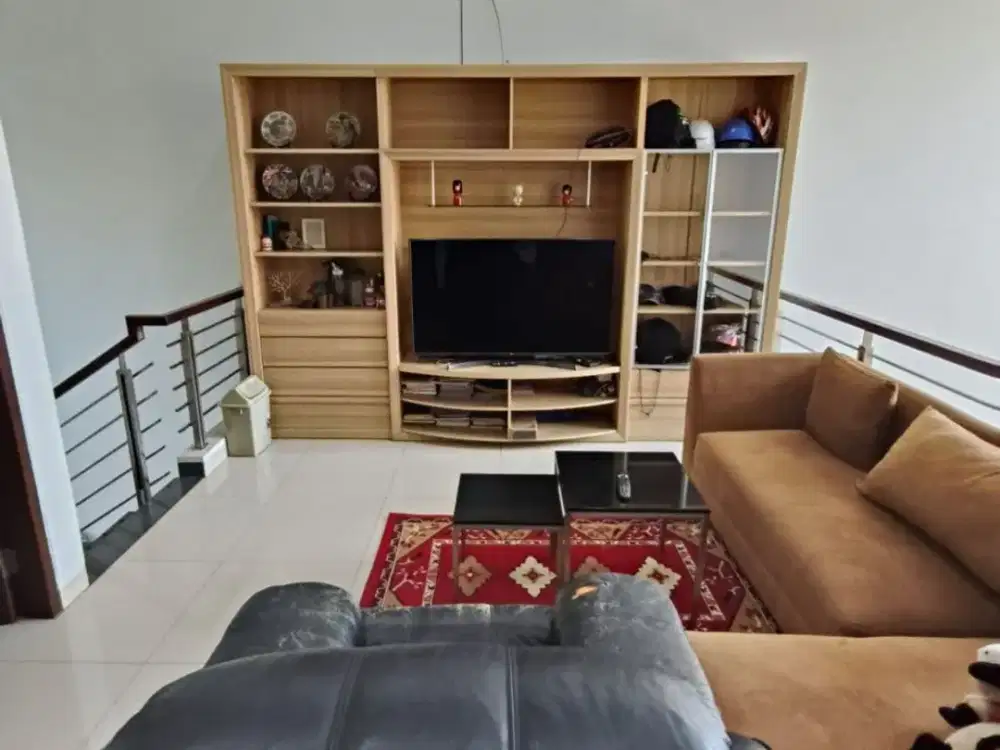 Dijual Cepat Rumah Terawat 2 Lantai di Komplek Batununggal Indah Bandung