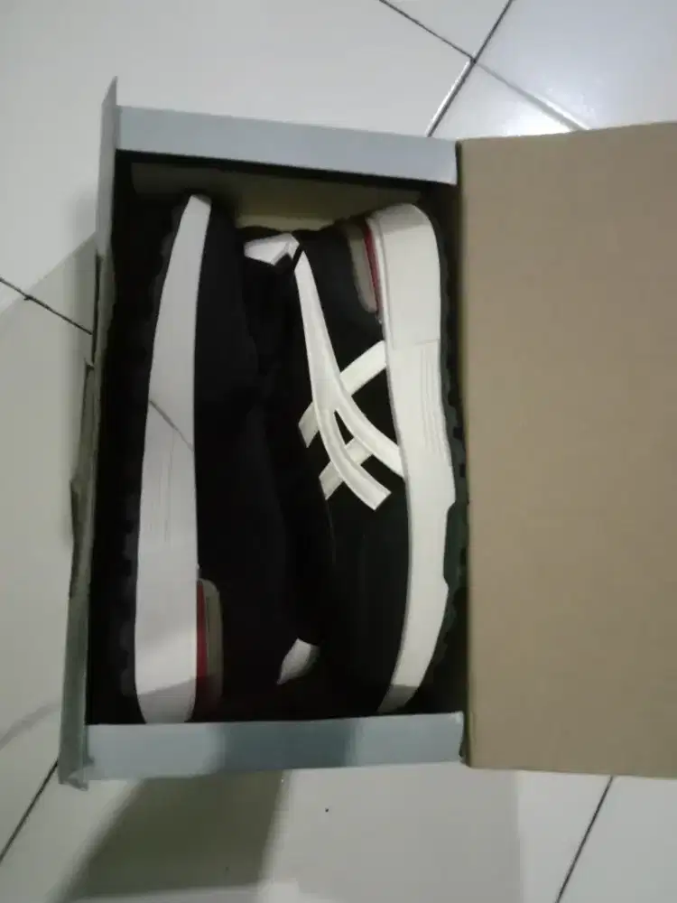 Sepatu laki laki