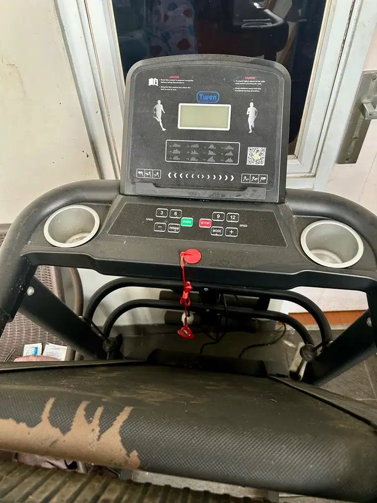 Treadmill Elektrik TWEN T390M | Normal | Jarang Dipakai | Nego